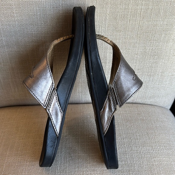 OluKai LALA Leather Thong Flip Flops Slide Sandals - Picture 6 of 10